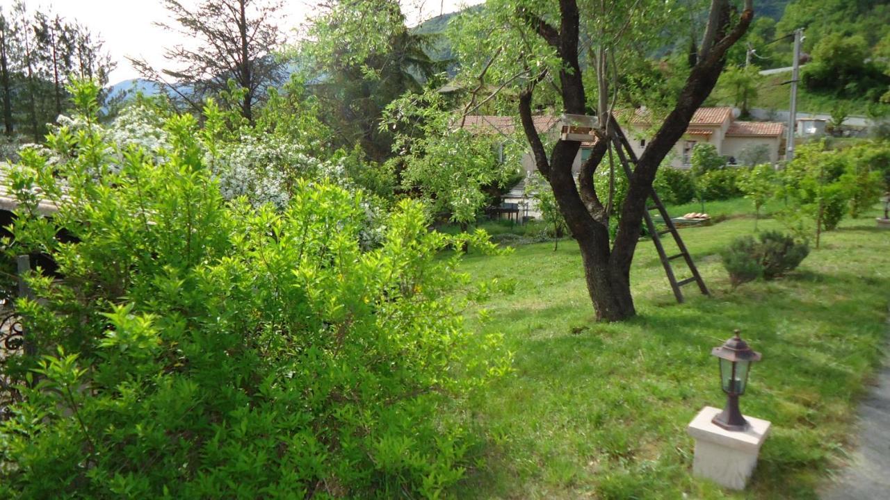 Bed and Breakfast Joelle Et Daniel Entrevaux Exterior foto