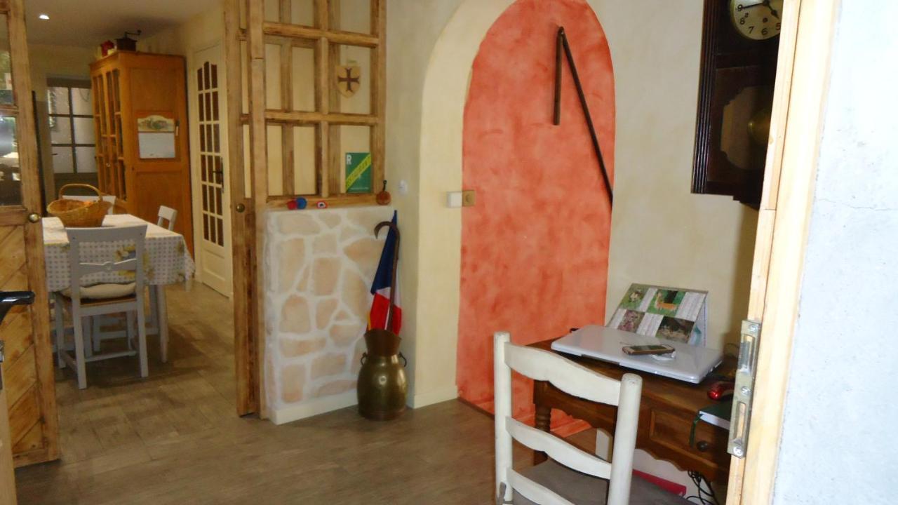 Bed and Breakfast Joelle Et Daniel Entrevaux Exterior foto