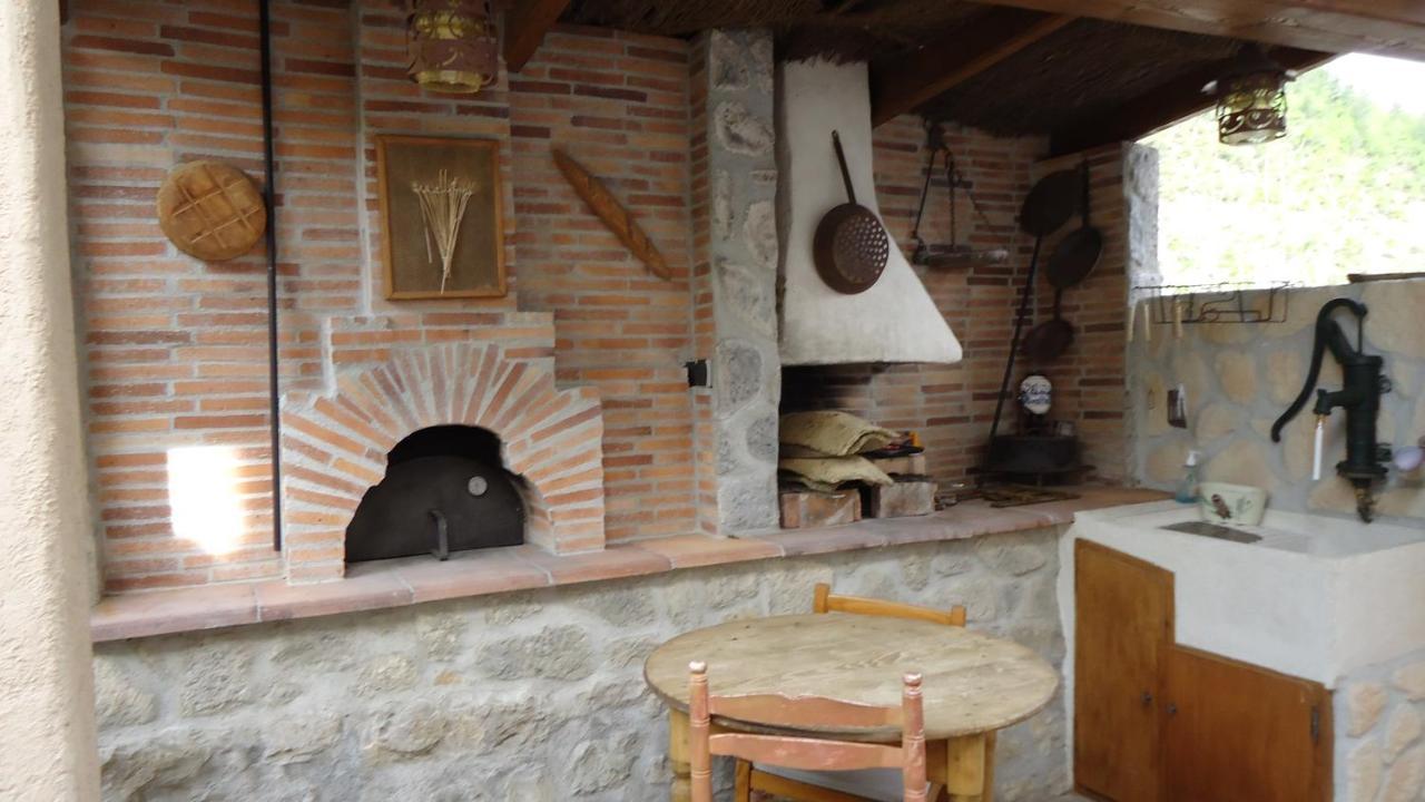 Bed and Breakfast Joelle Et Daniel Entrevaux Exterior foto