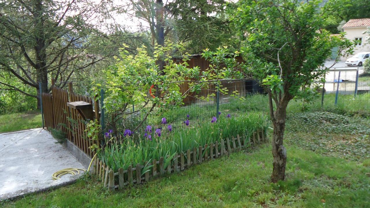 Bed and Breakfast Joelle Et Daniel Entrevaux Exterior foto